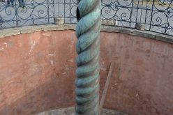 Serpentine Column