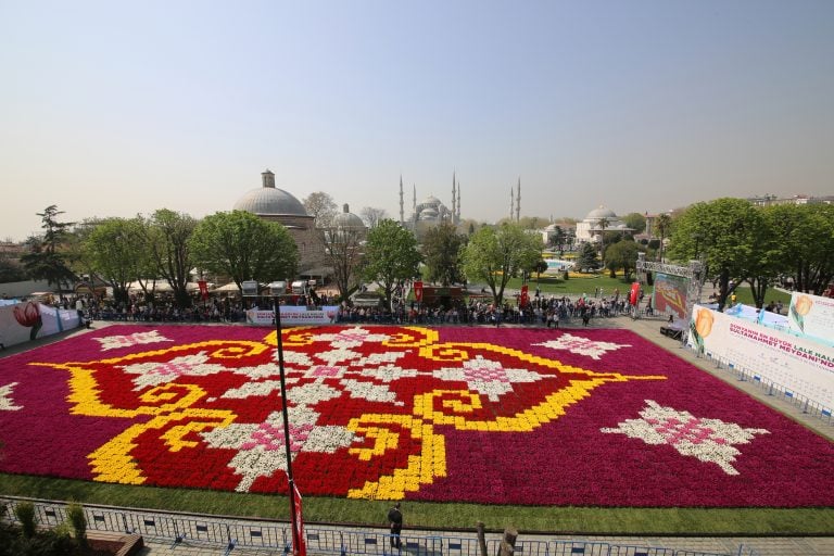 The Largest ‘ Tulip Carpet ‘ in Sultanahmet, Istanbul